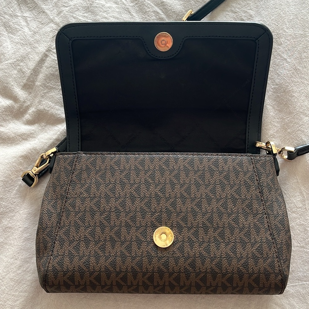 Michael Kors Medium Logo Cross Body Bag - Picture 4 of 5